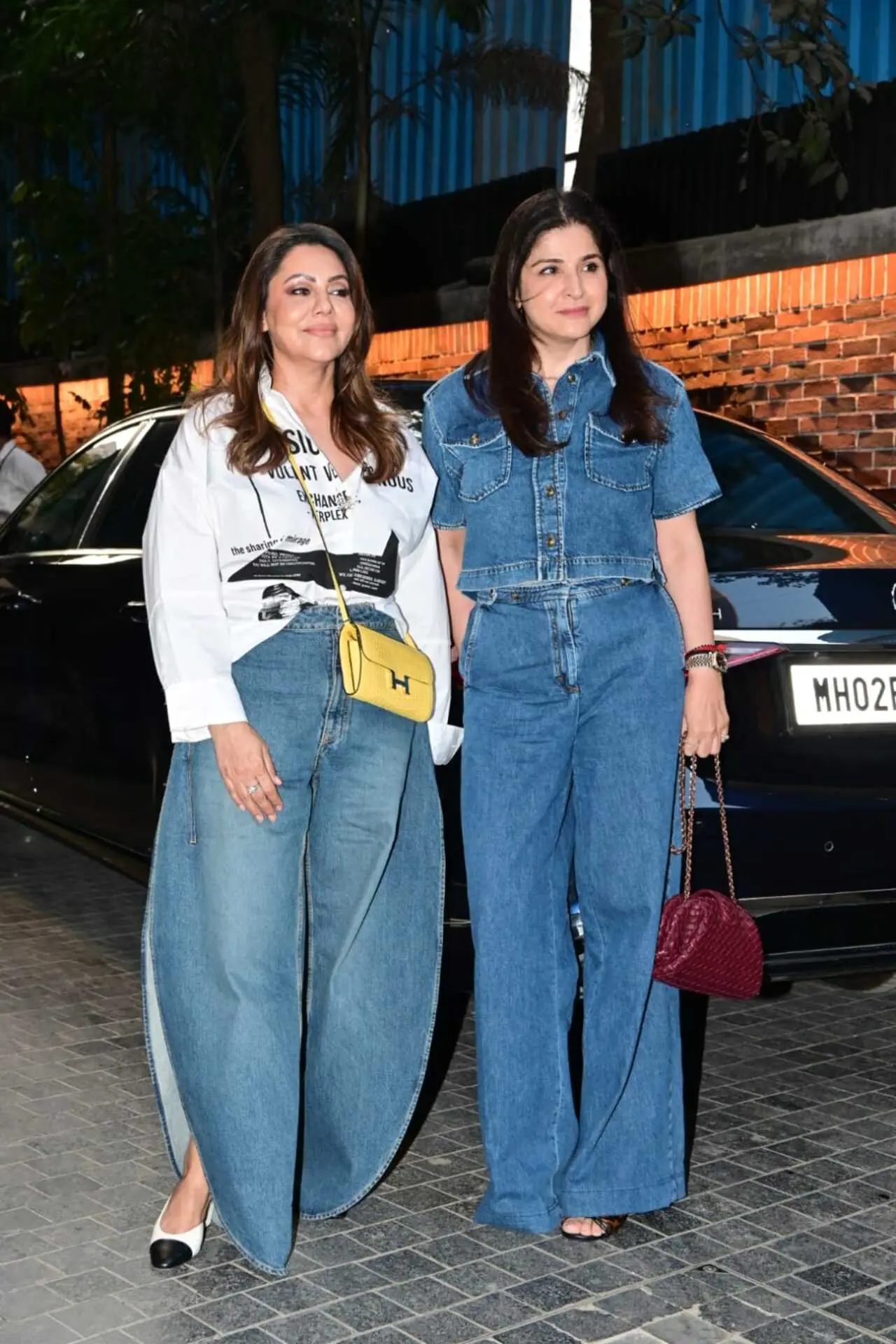 







Maheep Kapoor turned heads in a stylish denim co-ord set that blended comfort with high-street flair.






